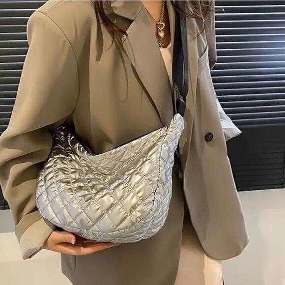 Chic Silvery Quilted Crossbody Bag Spacious & Lightweight with Adjustable Strap - Picture 7 of 12